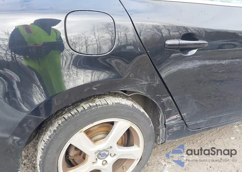 2012 Volvo S60 T5 z USA, uszkodzony, nr VIN YV1622FS1C2139453